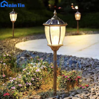 Đèn trụ năng lượng mặt trời đế ghim trang trí sân vườn lối đi TD84 Ngân Tin