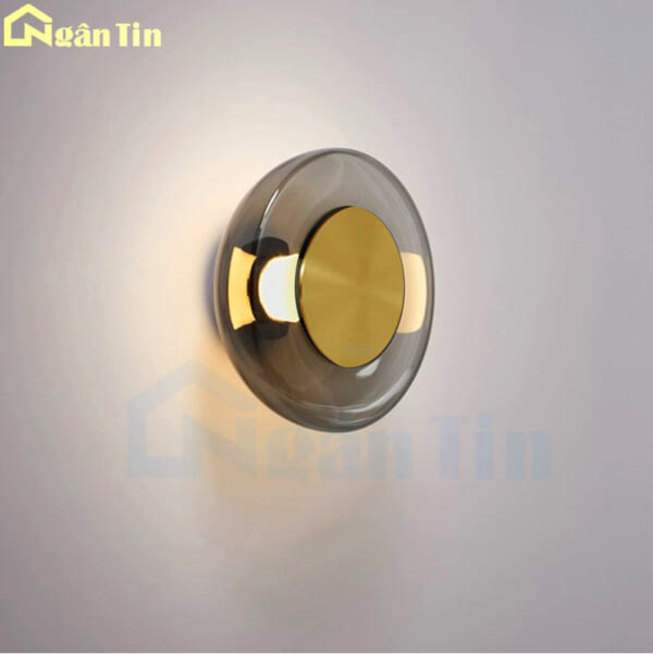 den-treo-thuy-tinh-tuong-gan-tuong-trong-nha-cau-thang-vk136-ngan-tin