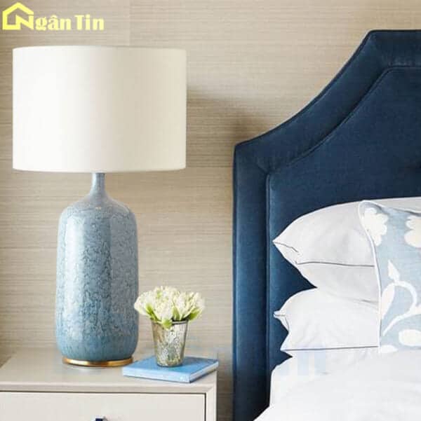 den-ngu-de-ban-den-ban-lam-viec-phong-khach-db102-ngan-tin